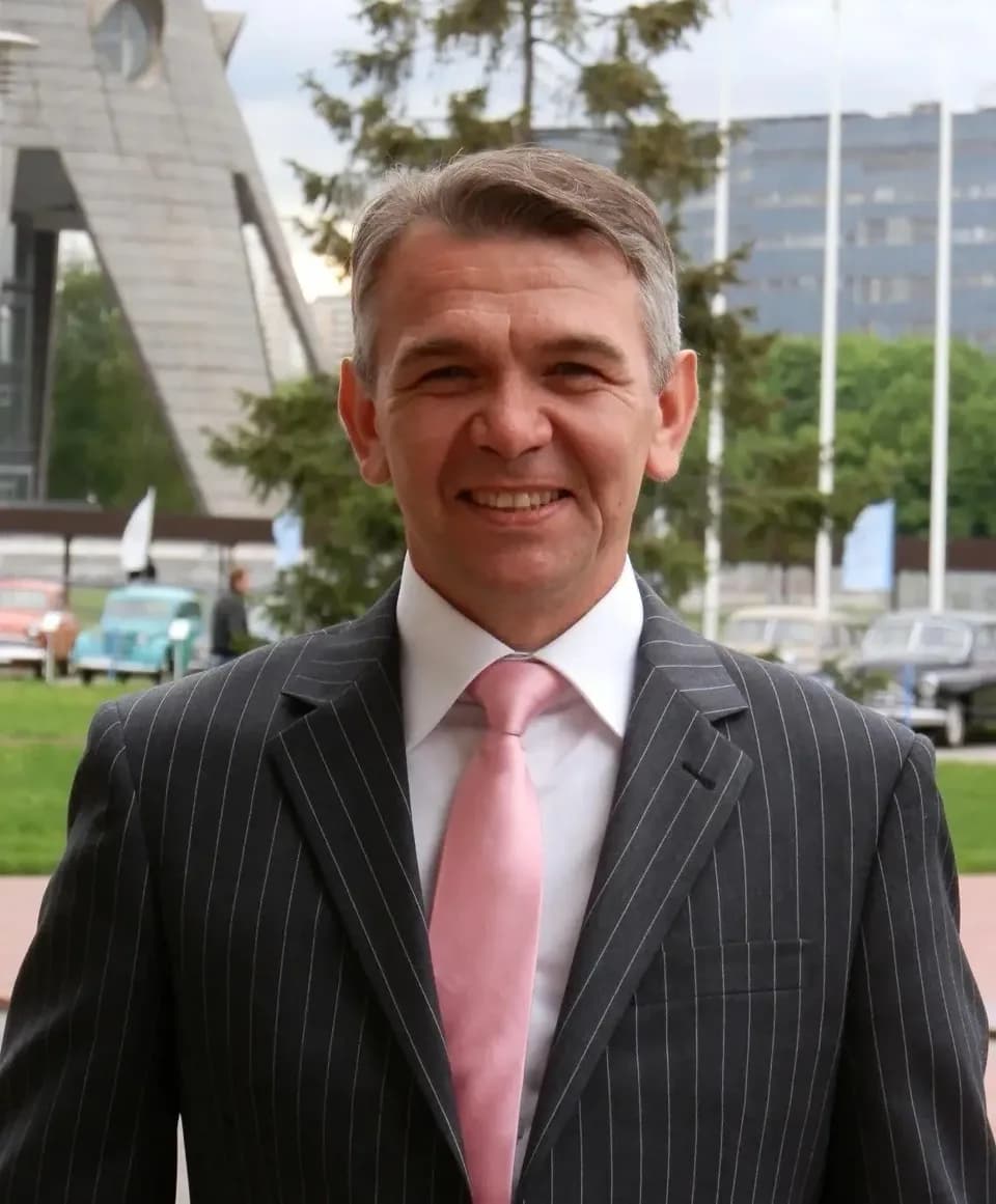 Alexander Preiza, Founder & CEO of LACOM Health Consulting